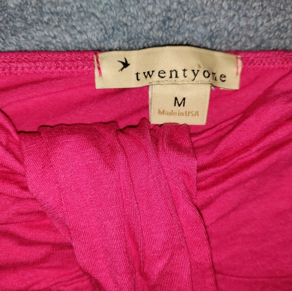 🆕 Forever 21 | Strapless Hot Pink Stretch Top - Picture 2 of 7